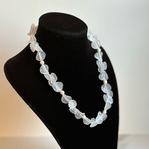 Vintage Avon 80s Jardinia Frosted Floral Pearl Accent Necklace Cottagecore 161
